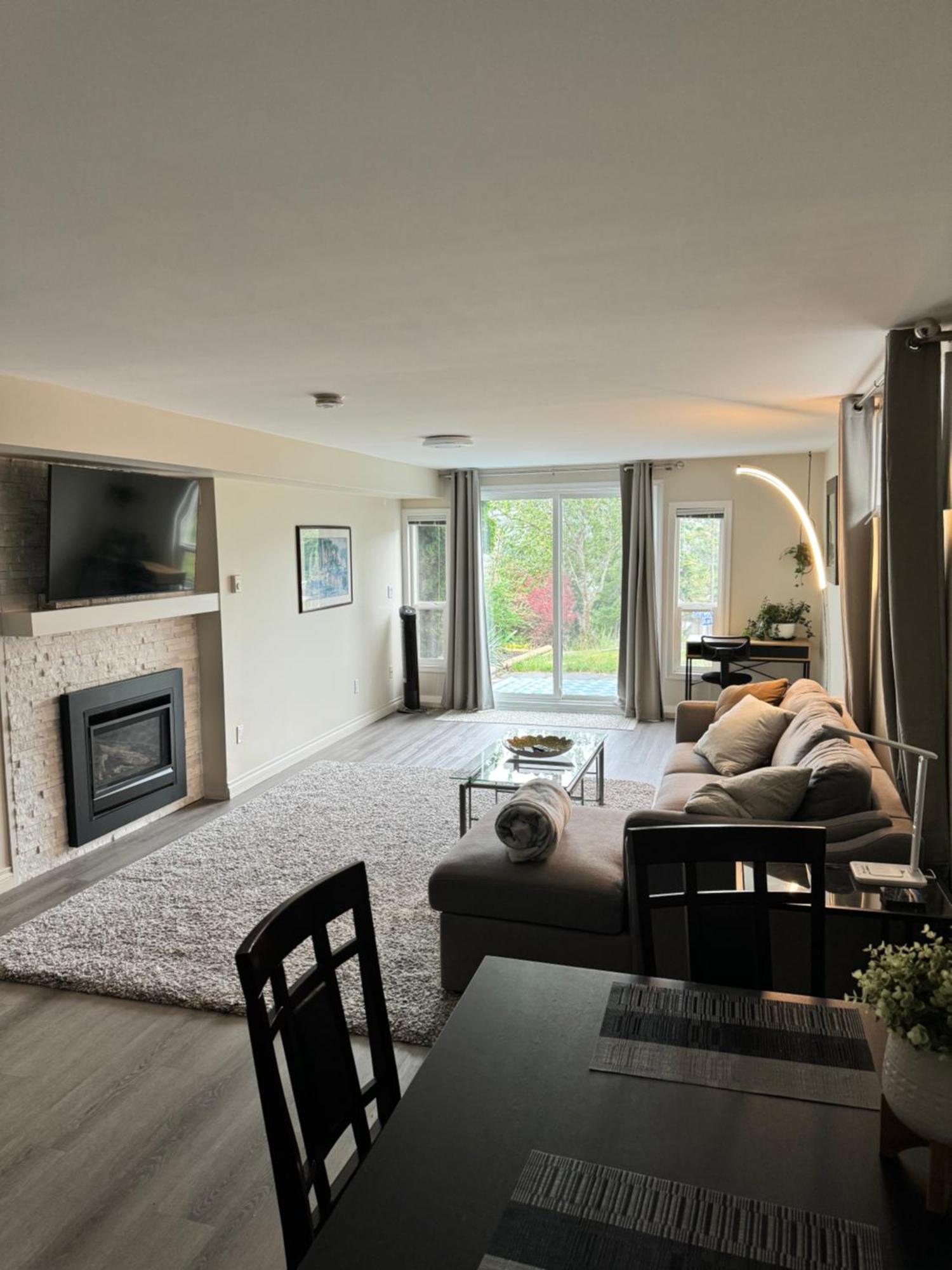 Bright Private Suite Near Departure Bay Beach Nanaimo Exteriör bild